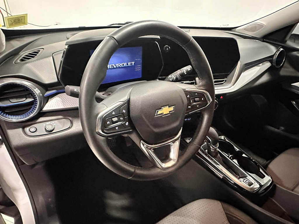 Used 2024 Chevrolet Trax LT w/ Sunroof Package FWD image 18