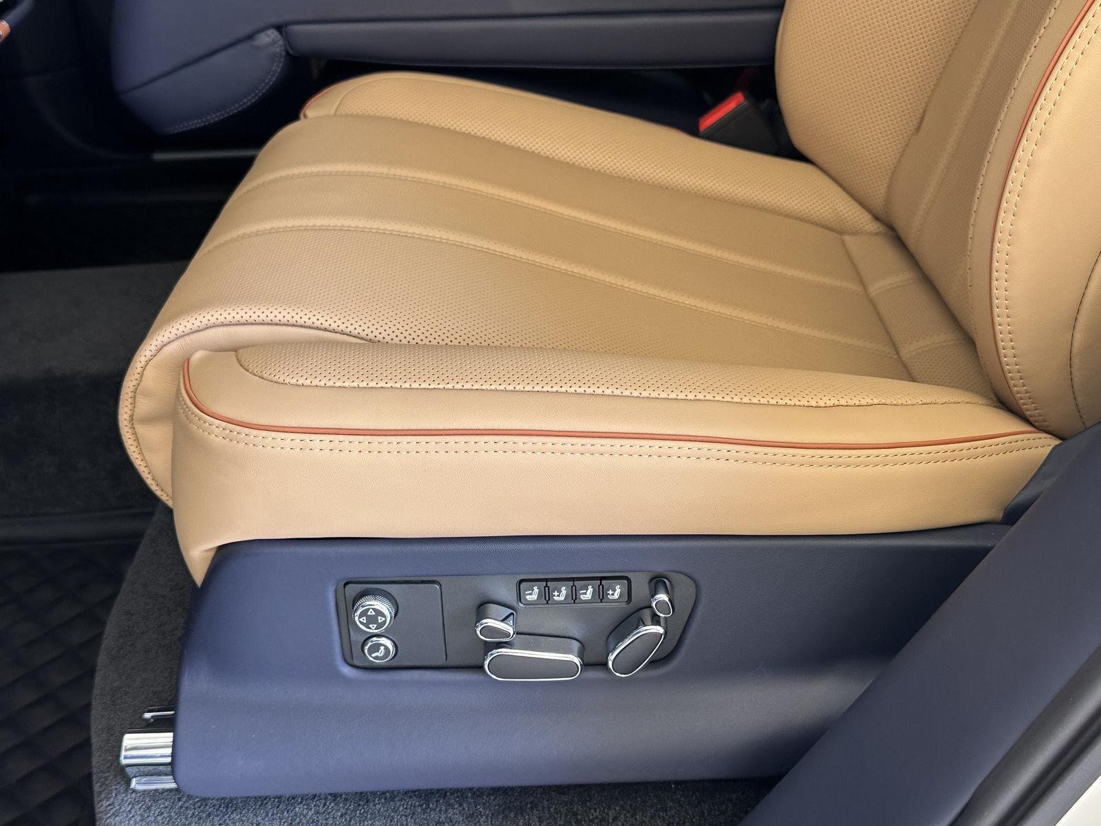 New 2026 Bentley Bentayga Extended Wheelbase AWD/4WD image 33