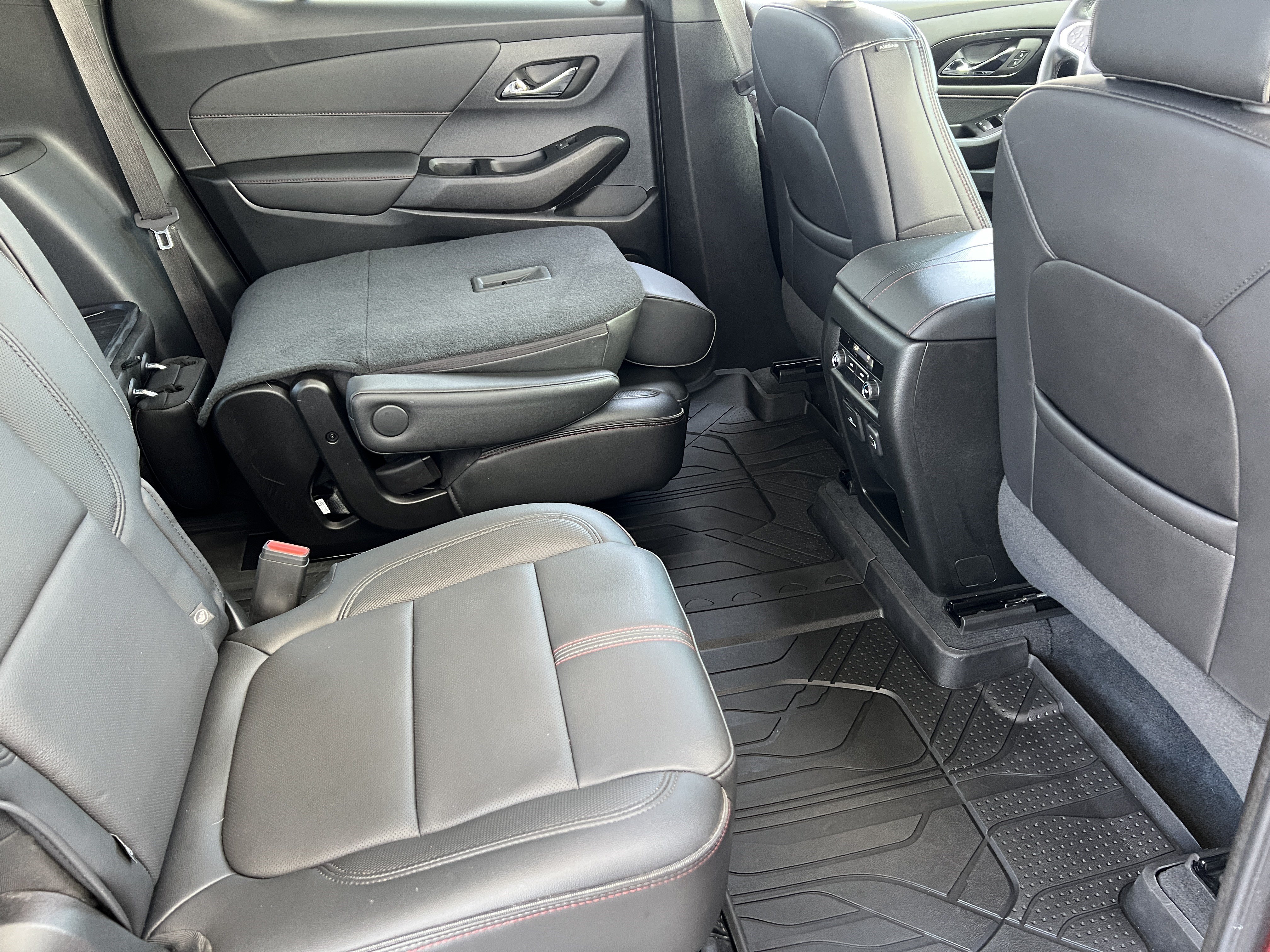 Used 2024 Chevrolet Traverse RS AWD/4WD image 25