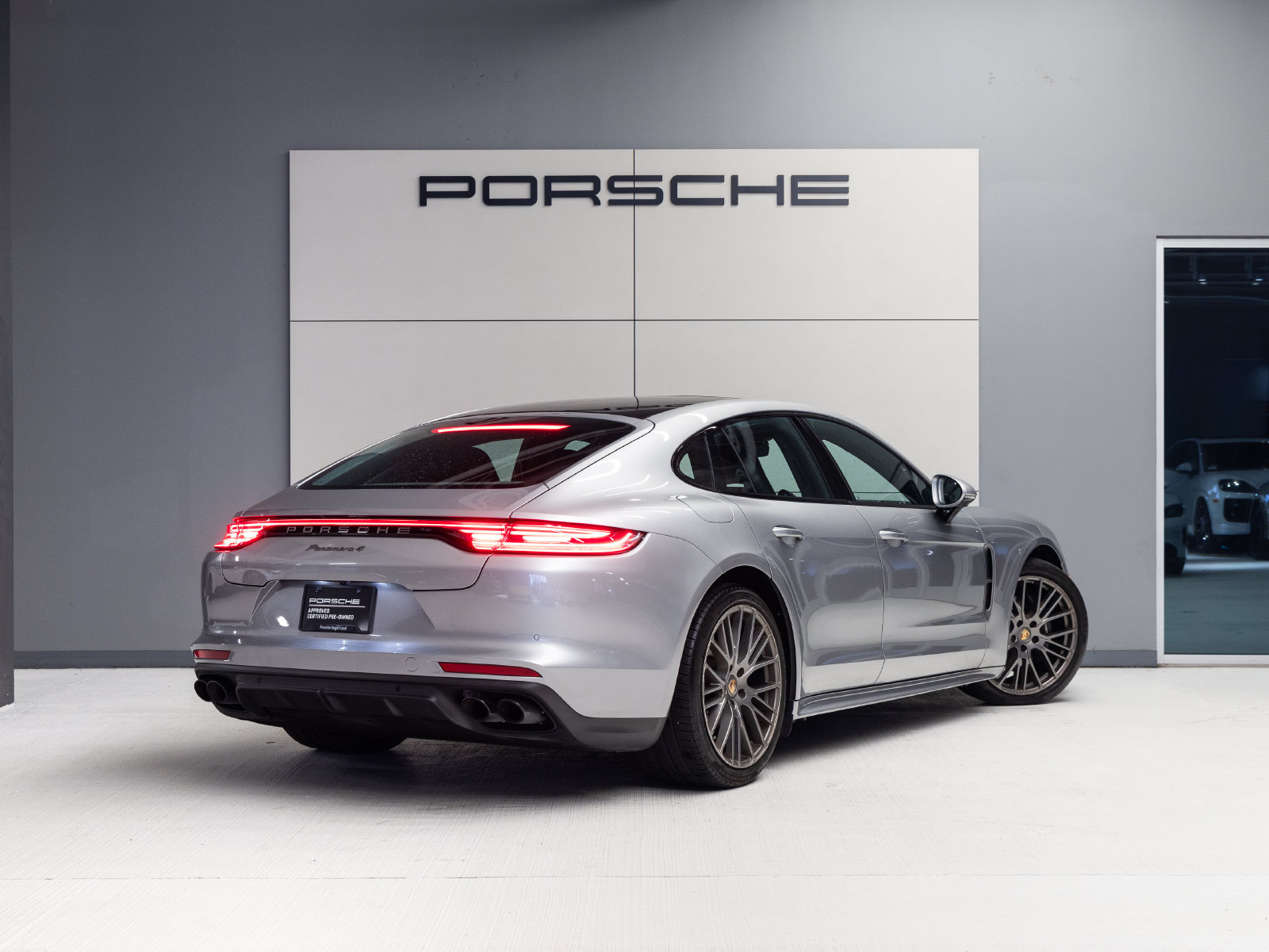Certified 2023 Porsche Panamera 4 Platinum Edition AWD/4WD image 7