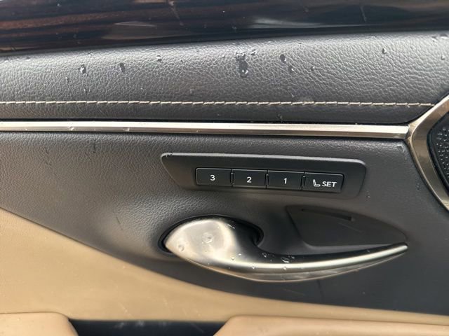 Used 2021 Lexus ES 300h w/ Accessory Package image 13