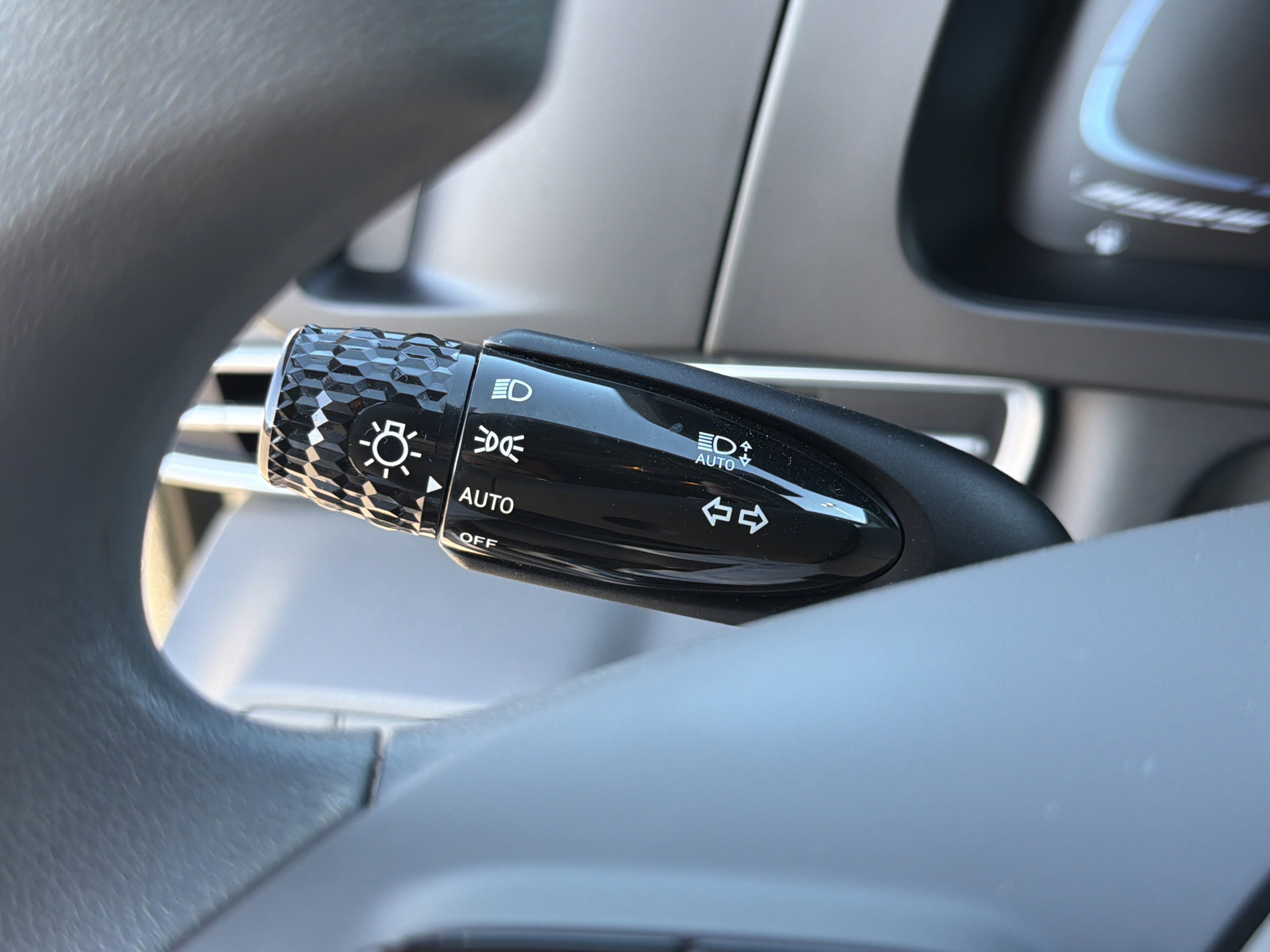 Used 2025 Hyundai Elantra SE image 21