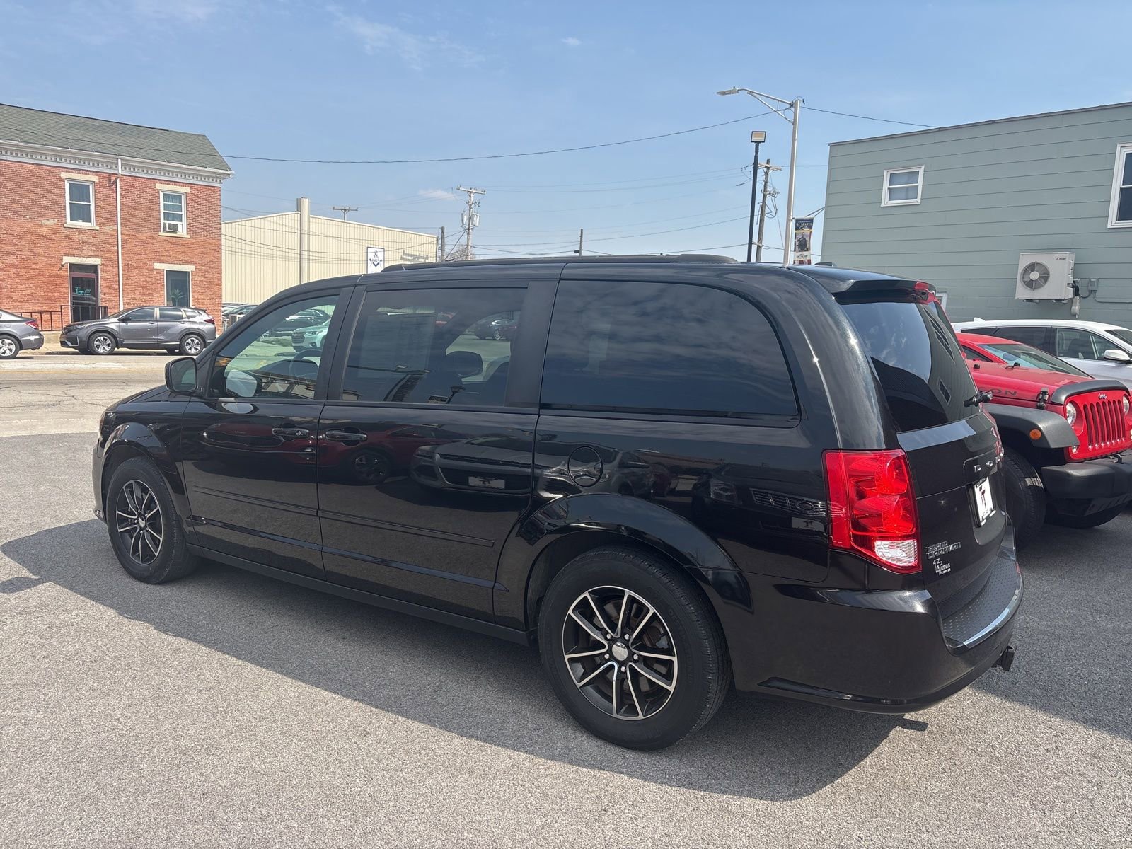Used 2015 Dodge Grand Caravan R/T w/ Driver Convenience Group FWD image 2
