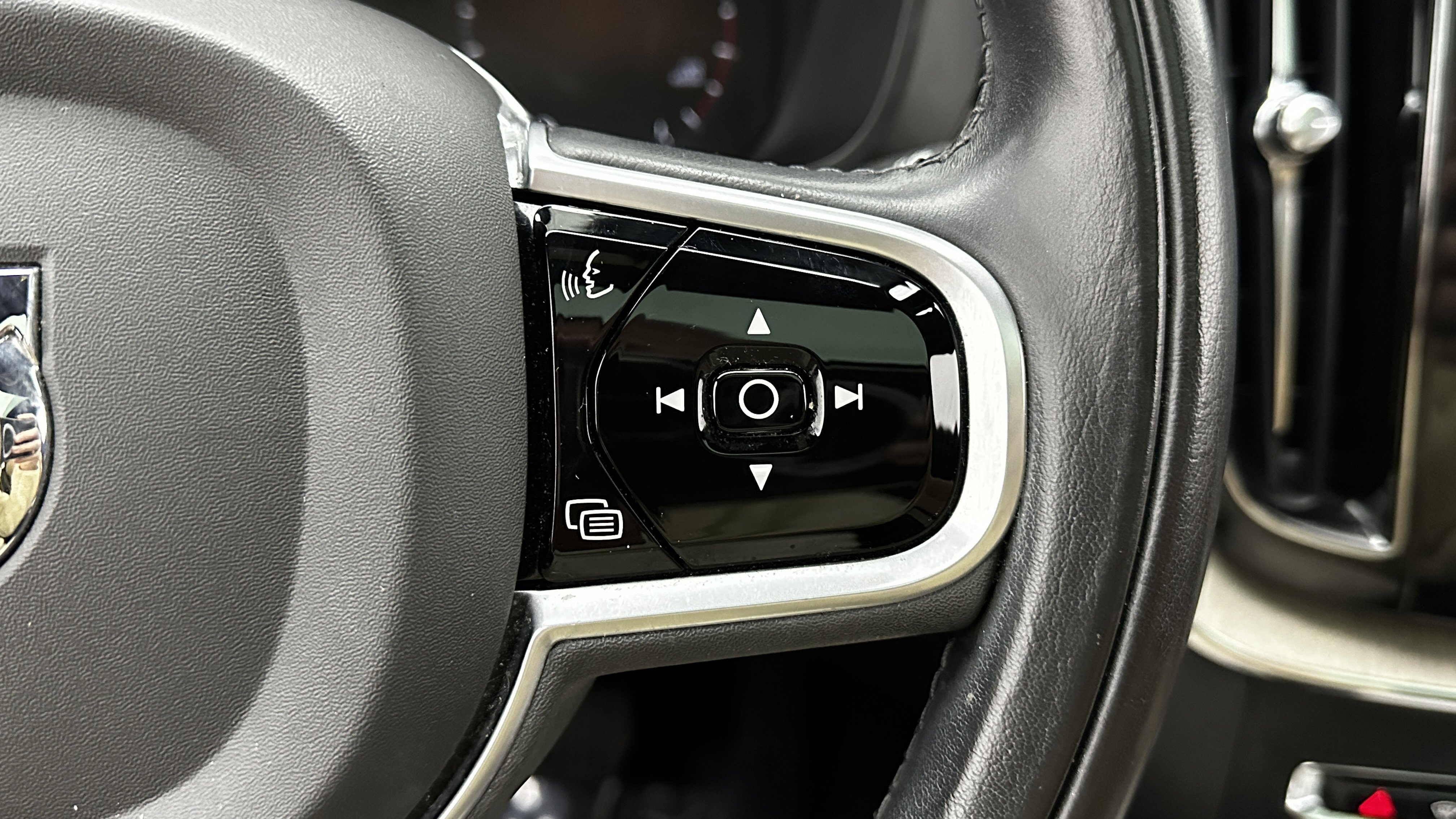 Used 2019 Volvo XC60 T6 Inscription w/ Protection Package Premier image 26