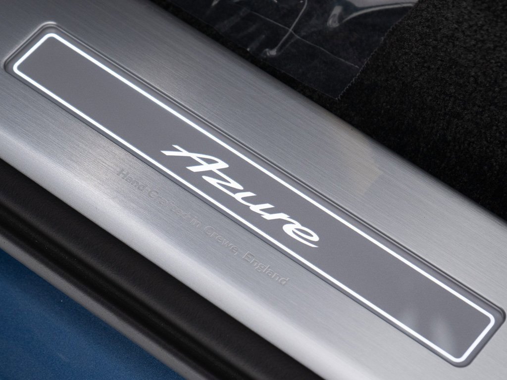 Used 2025 Bentley Bentayga image 13