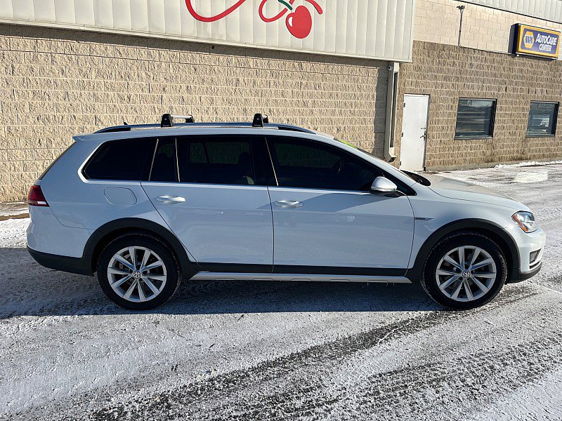 Used 2017 Volkswagen Golf Alltrack S image 8