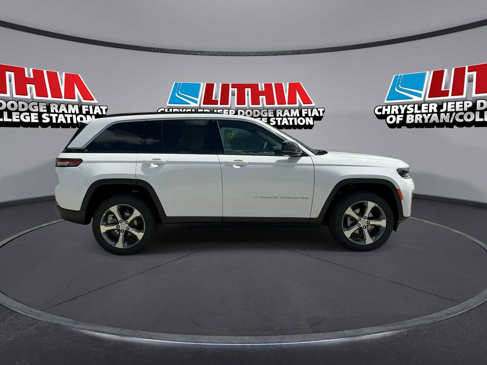 New 2026 Jeep Grand Cherokee Limited RWD image 9