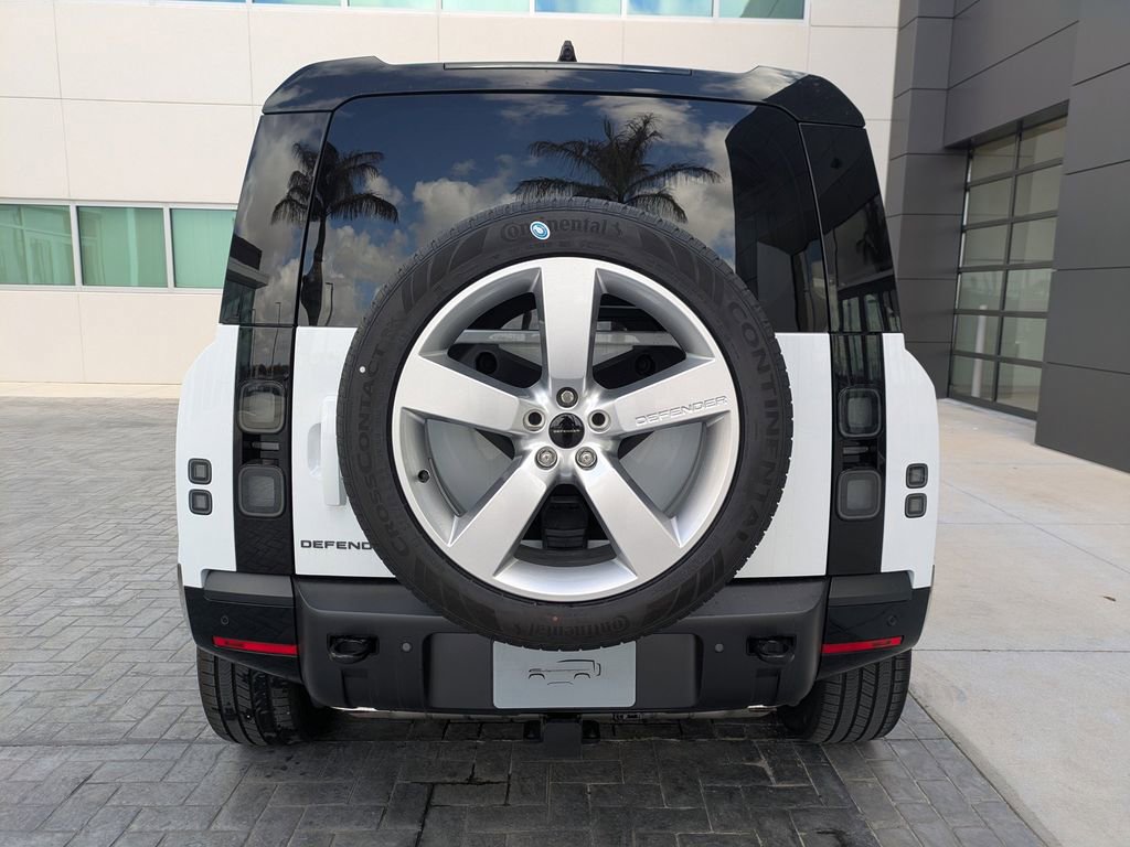 New 2026 Land Rover Defender 110 X-Dynamic SE image 6