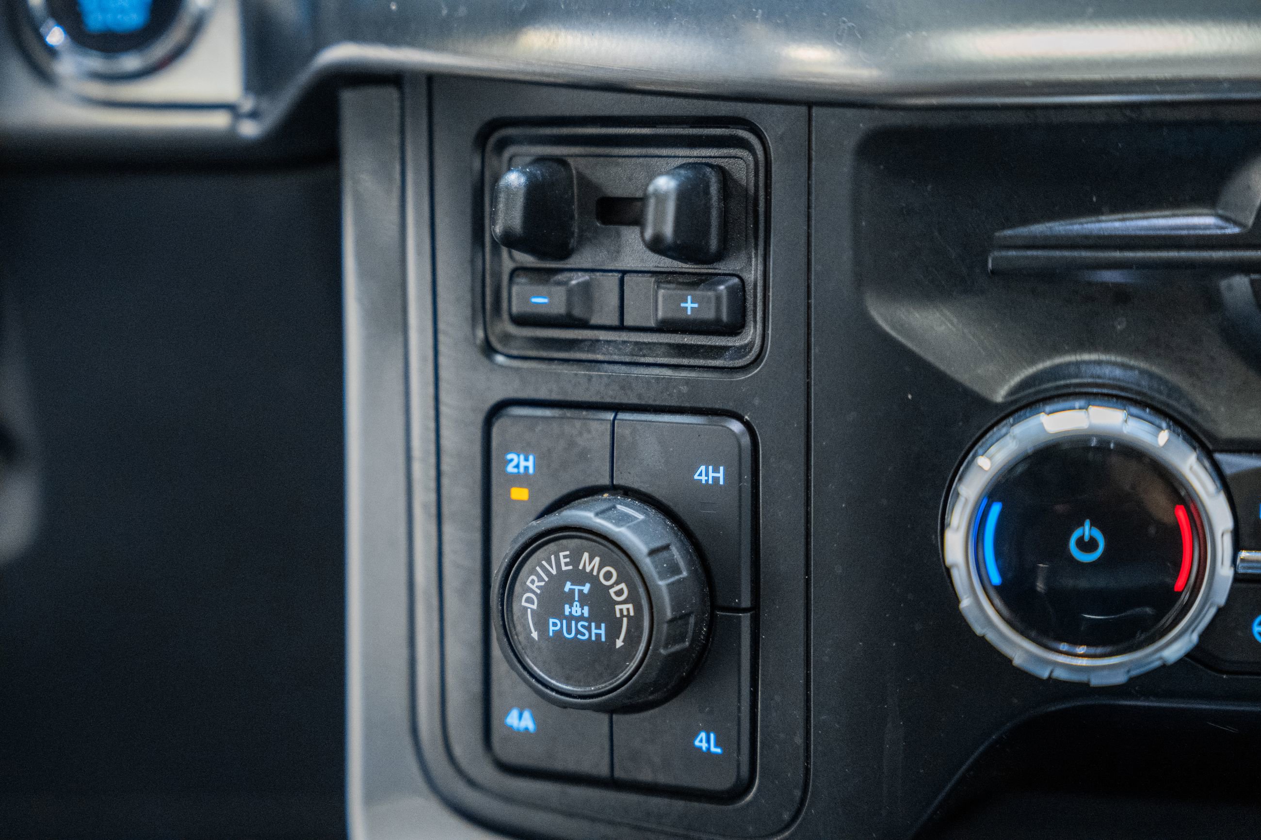 Certified 2023 Ford F150 Lariat w/ Equipment Group 502A High image 29