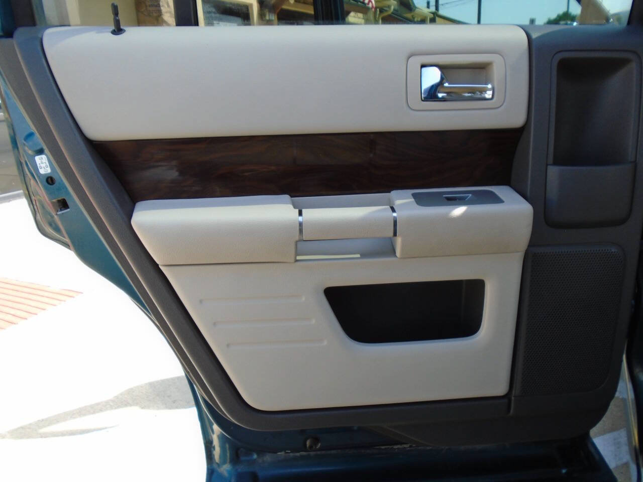 Used 2011 Ford Flex SEL w/ Rapid Spec Order Code FWD image 31