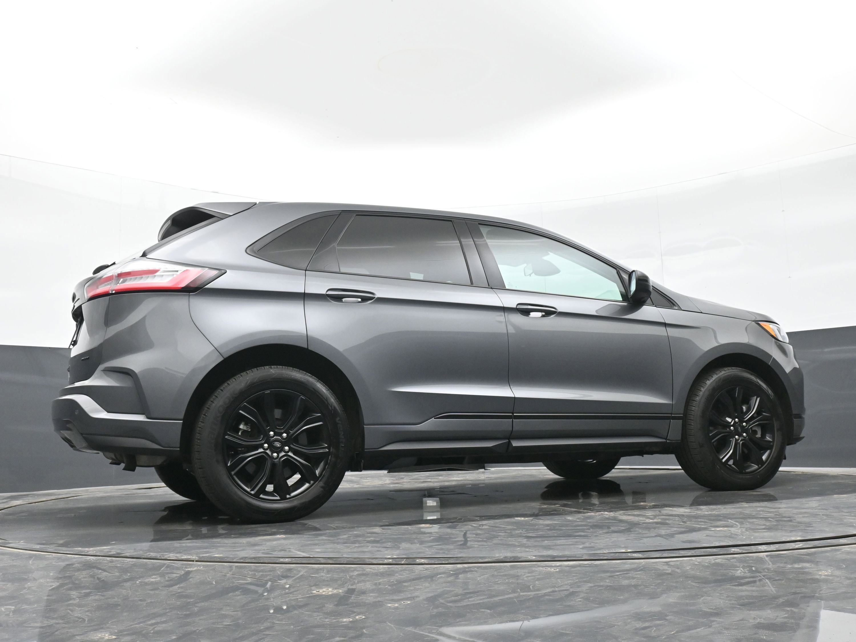 Used 2024 Ford Edge SE w/ Black Appearance Package image 38