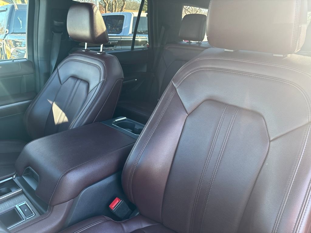 Used 2024 Ford Expedition Limited image 11