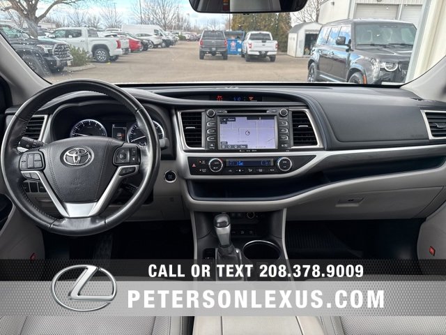 Used 2017 Toyota Highlander AWD V6 image 14