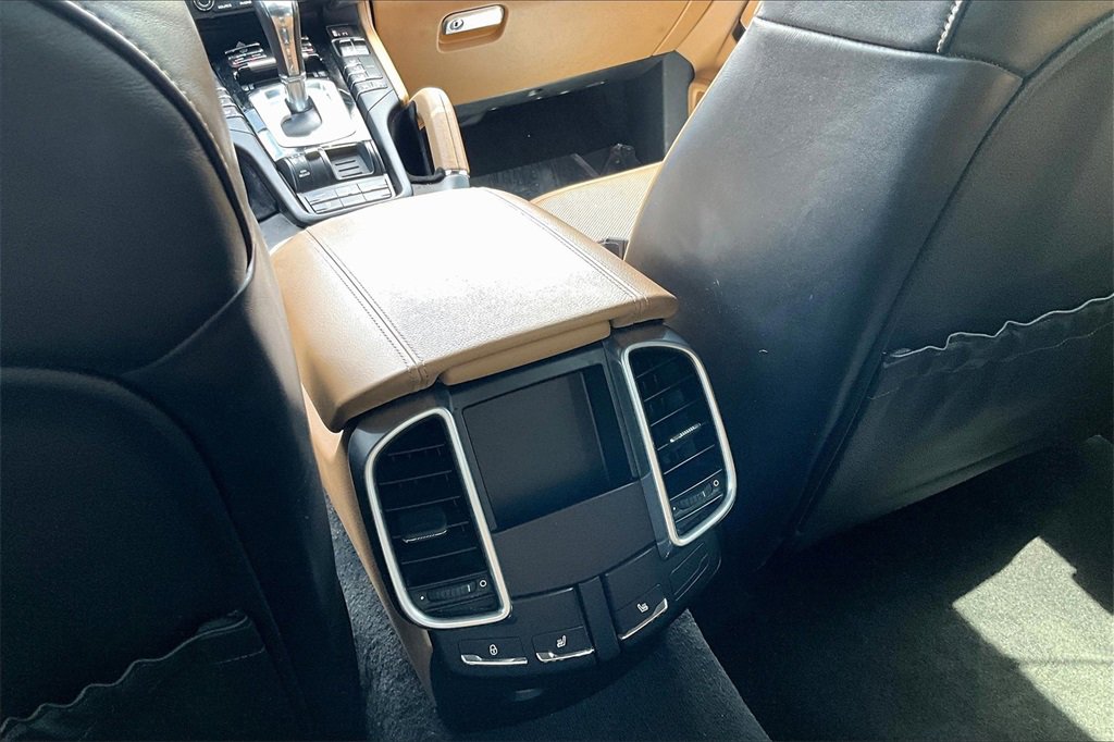 Used 2018 Porsche Cayenne Platinum Edition w/ Premium Package Plus image 31