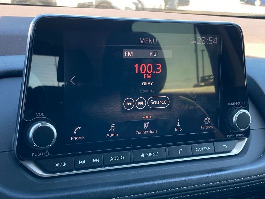 Used 2023 Nissan Rogue SV image 24