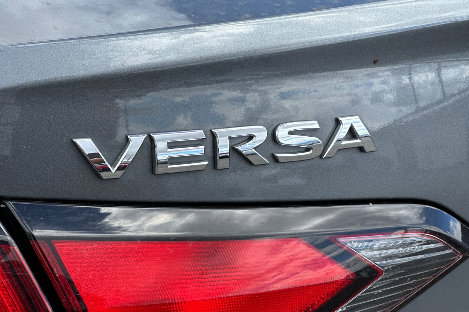 Used 2025 Nissan Versa SV FWD image 25