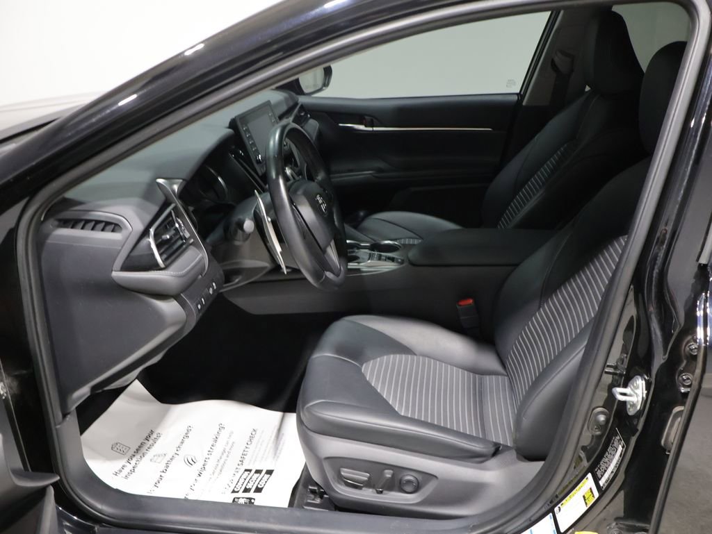 Used 2022 Toyota Camry SE w/ Carpet Mat Package (TMS) AWD/4WD image 9