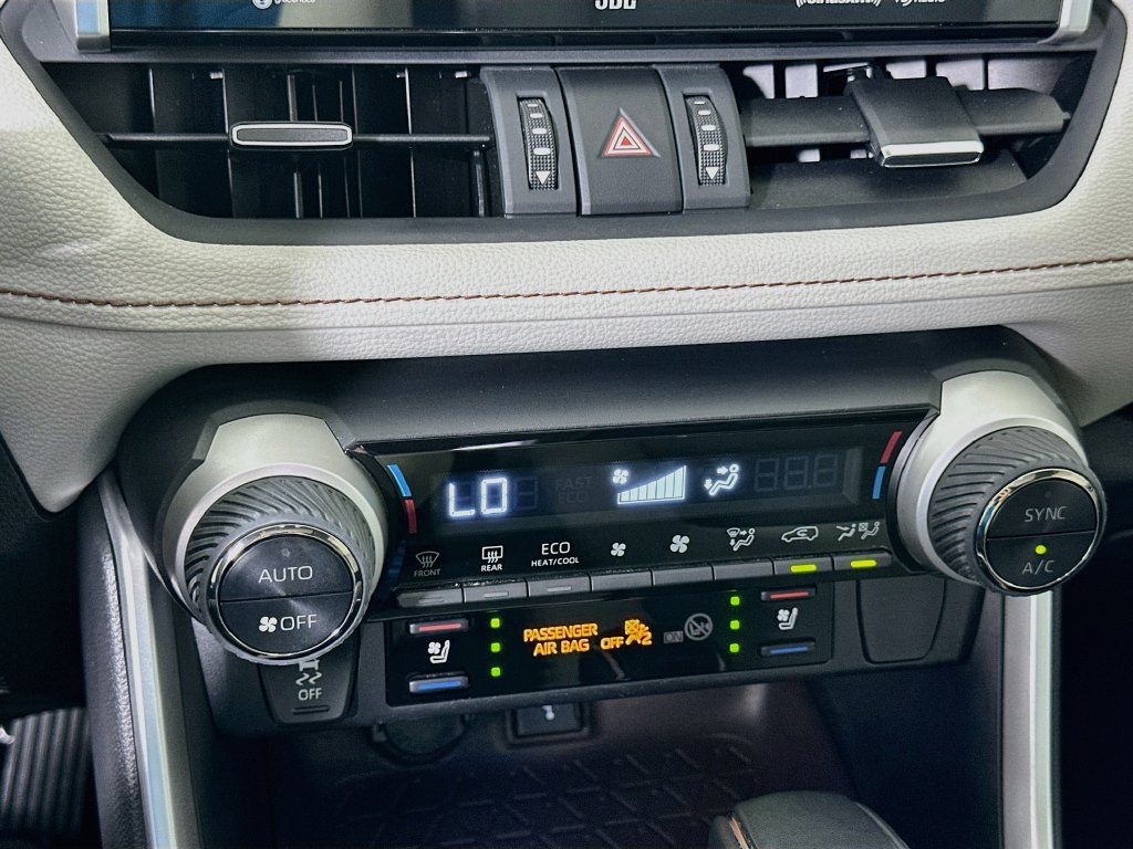 Used 2022 Toyota RAV4 Limited AWD/4WD image 15