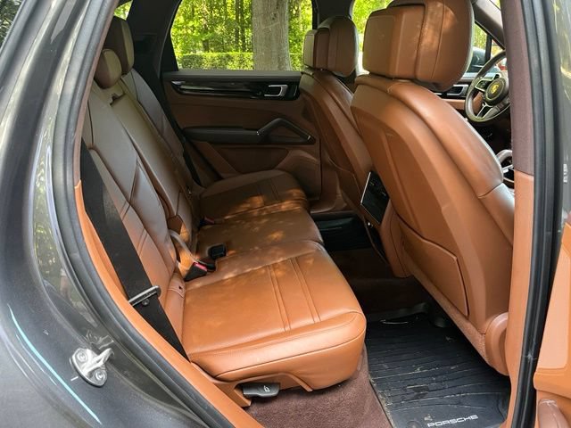 Used 2023 Porsche Cayenne AWD/4WD image 13