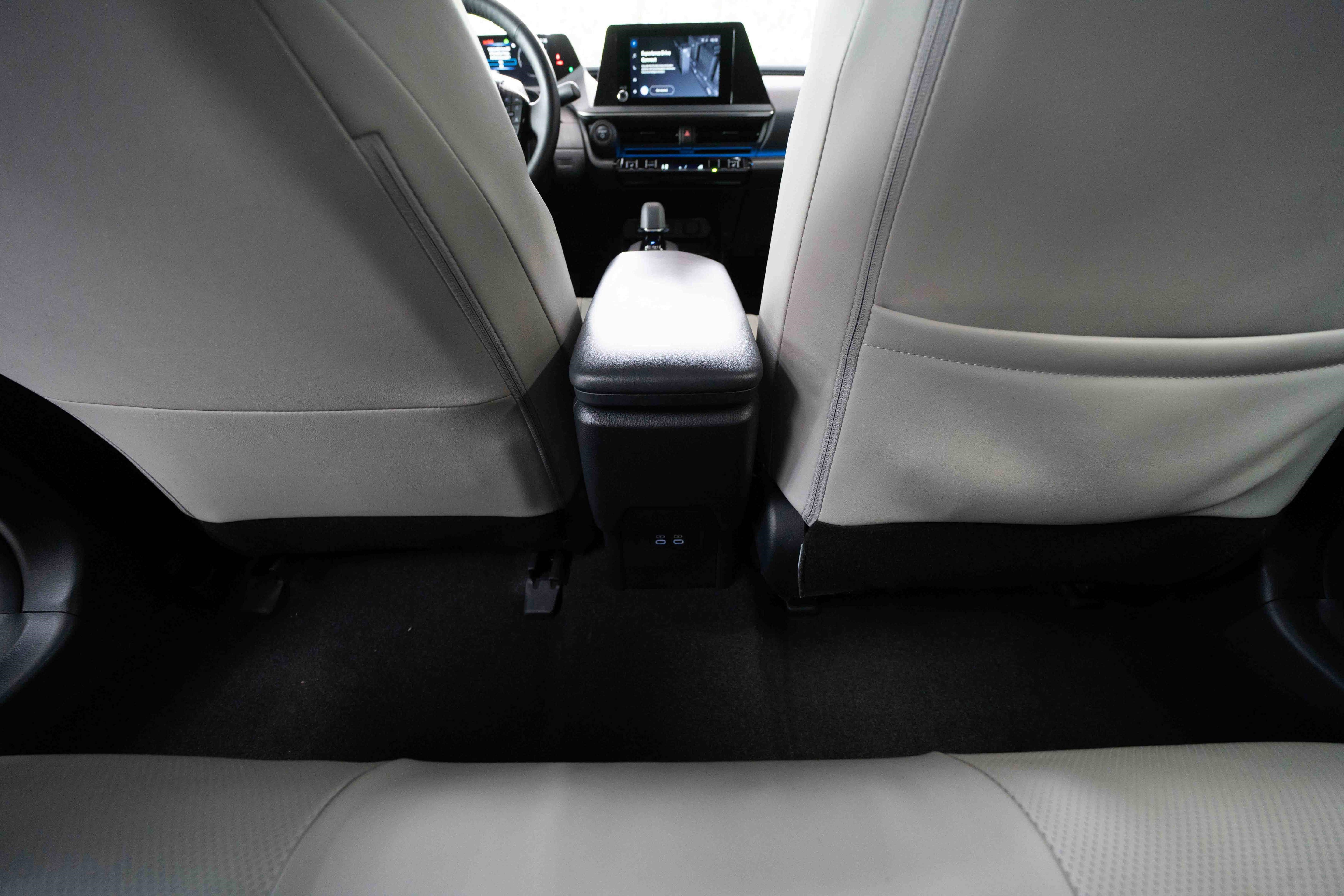 Used 2024 Toyota Prius XLE FWD image 22