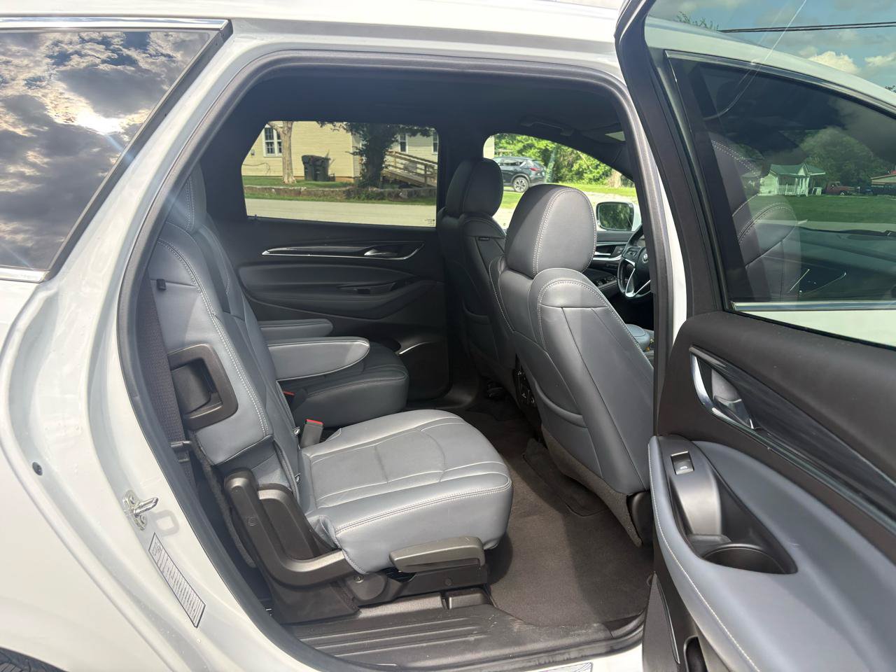 Used 2022 Buick Enclave Premium FWD image 28