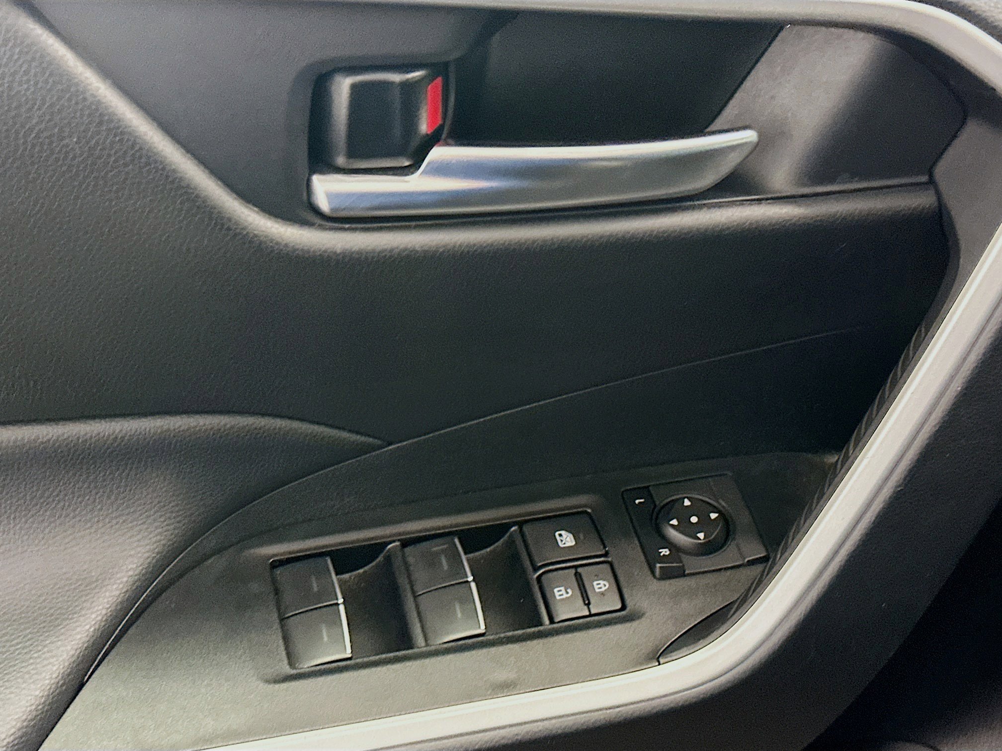 Used 2025 Toyota RAV4 XLE image 15