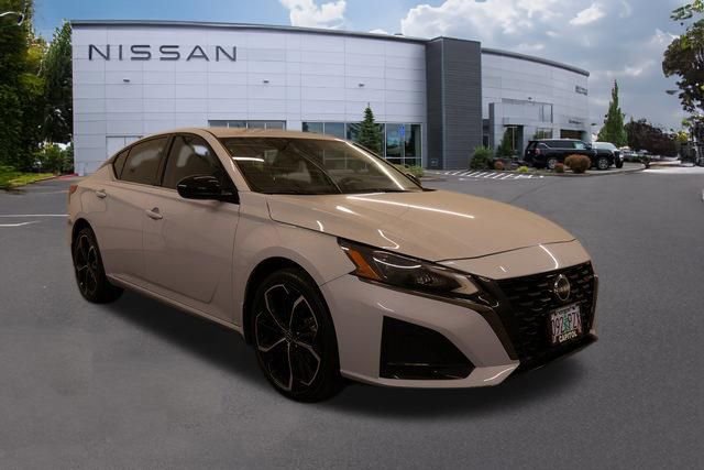 Certified 2023 Nissan Altima 2.5 SR AWD/4WD image 1