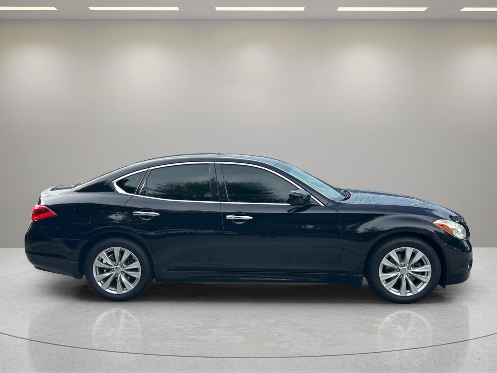 Used 2011 INFINITI M37 w/ Premium Pkg RWD image 6