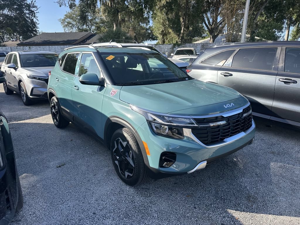 Certified 2025 Kia Seltos EX w/ EX Sunroof Package AWD/4WD image 2