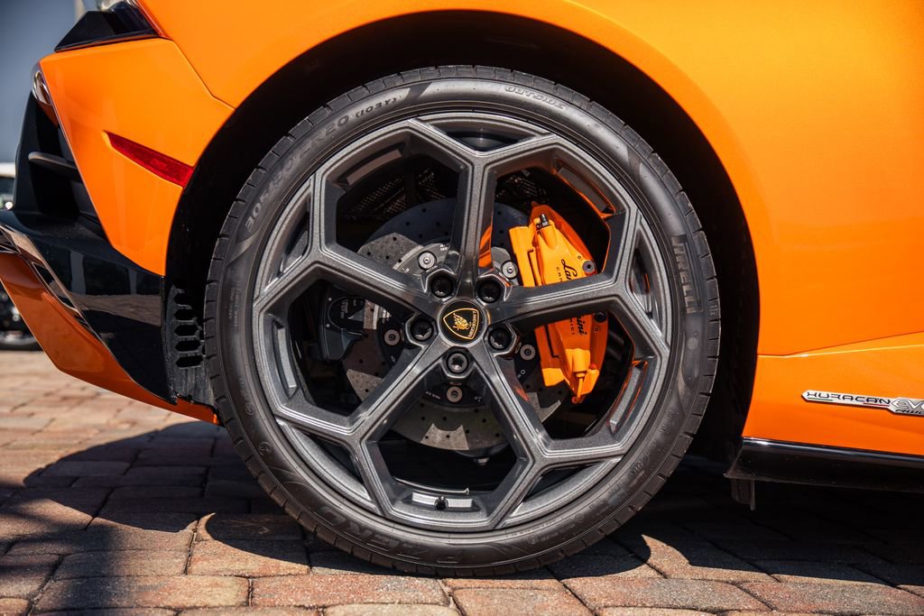 Used 2021 Lamborghini Huracan EVO RWD image 13