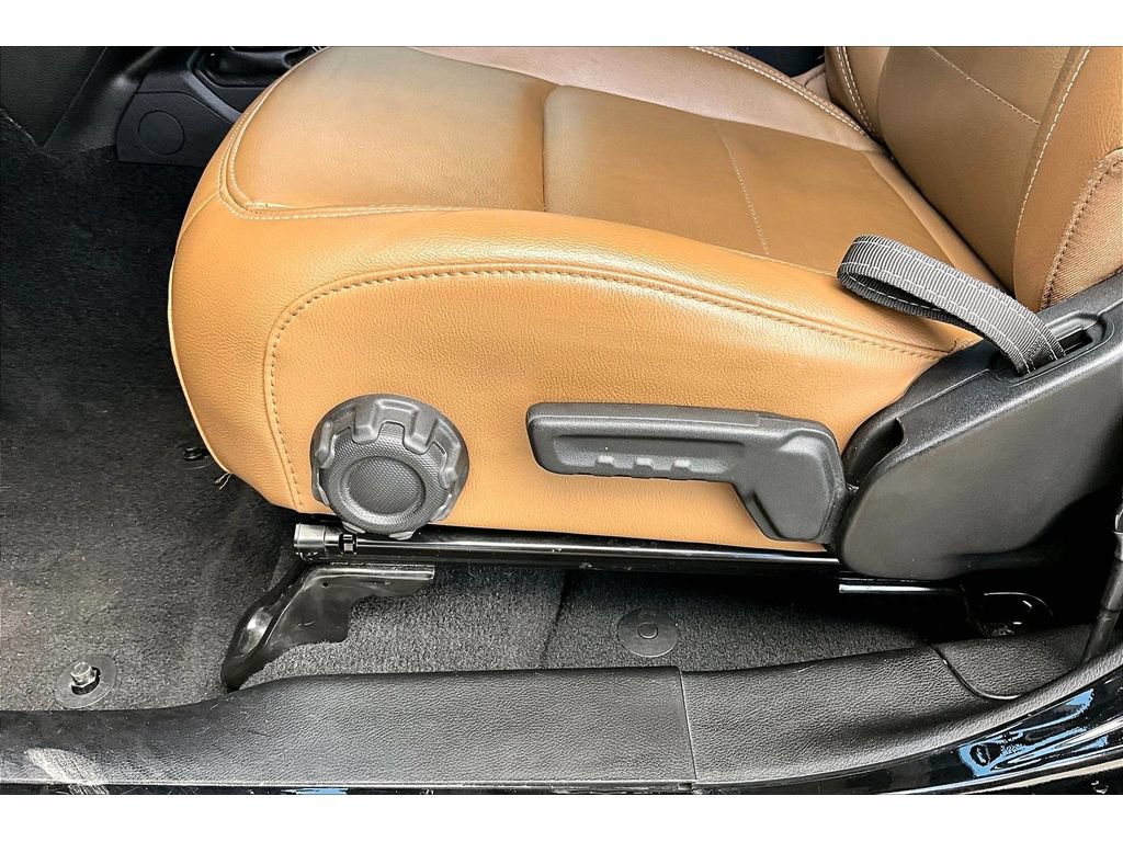 Used 2022 Jeep Wrangler Unlimited Sahara w/ Cold Weather Group AWD/4WD image 29