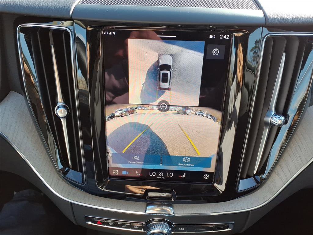 Certified 2025 Volvo XC60 B5 Plus image 15