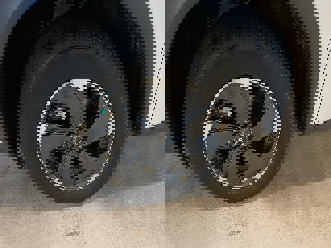 Used 2024 Nissan Rogue SV image 10