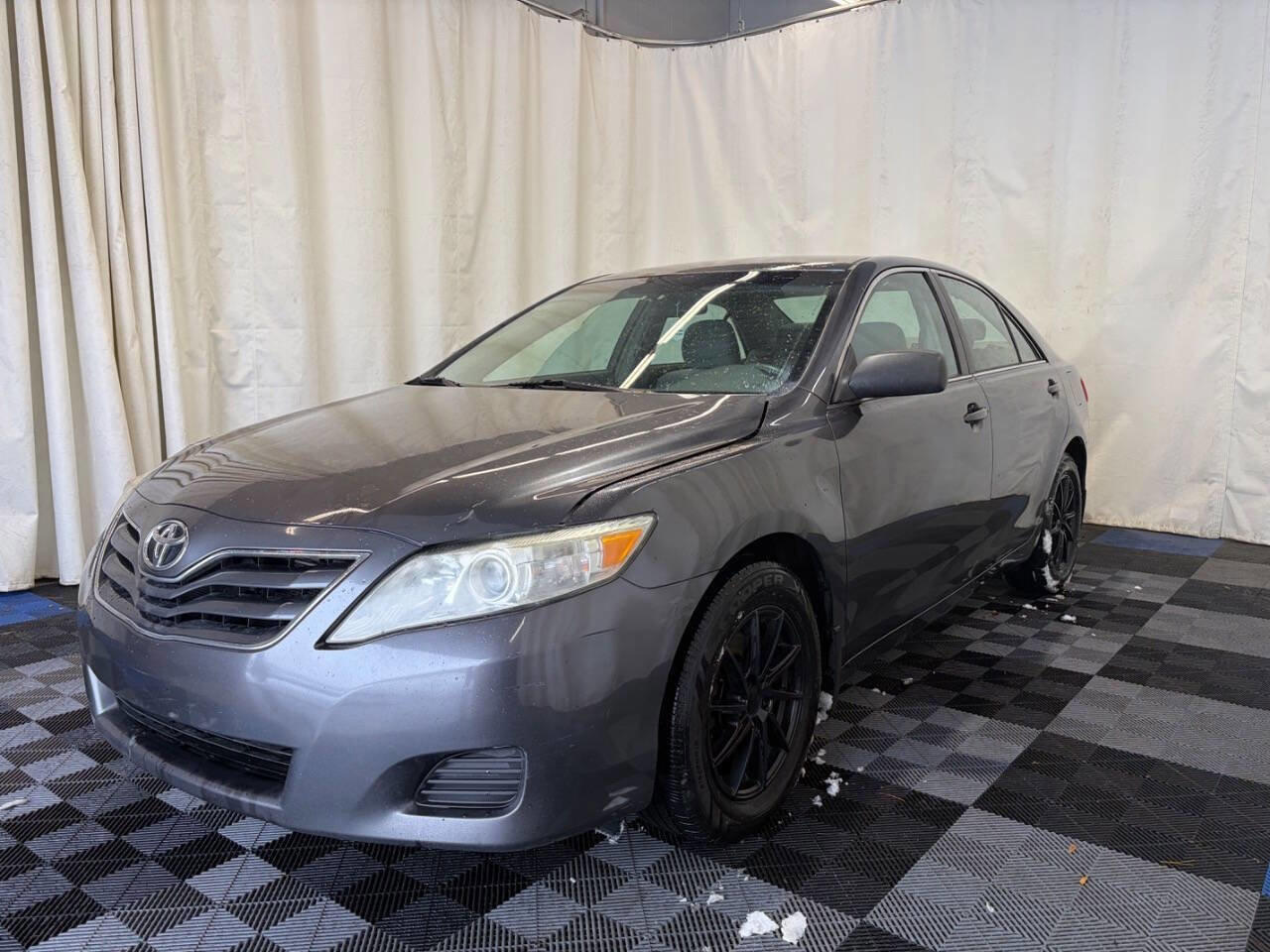 Used 2011 Toyota Camry LE image 2