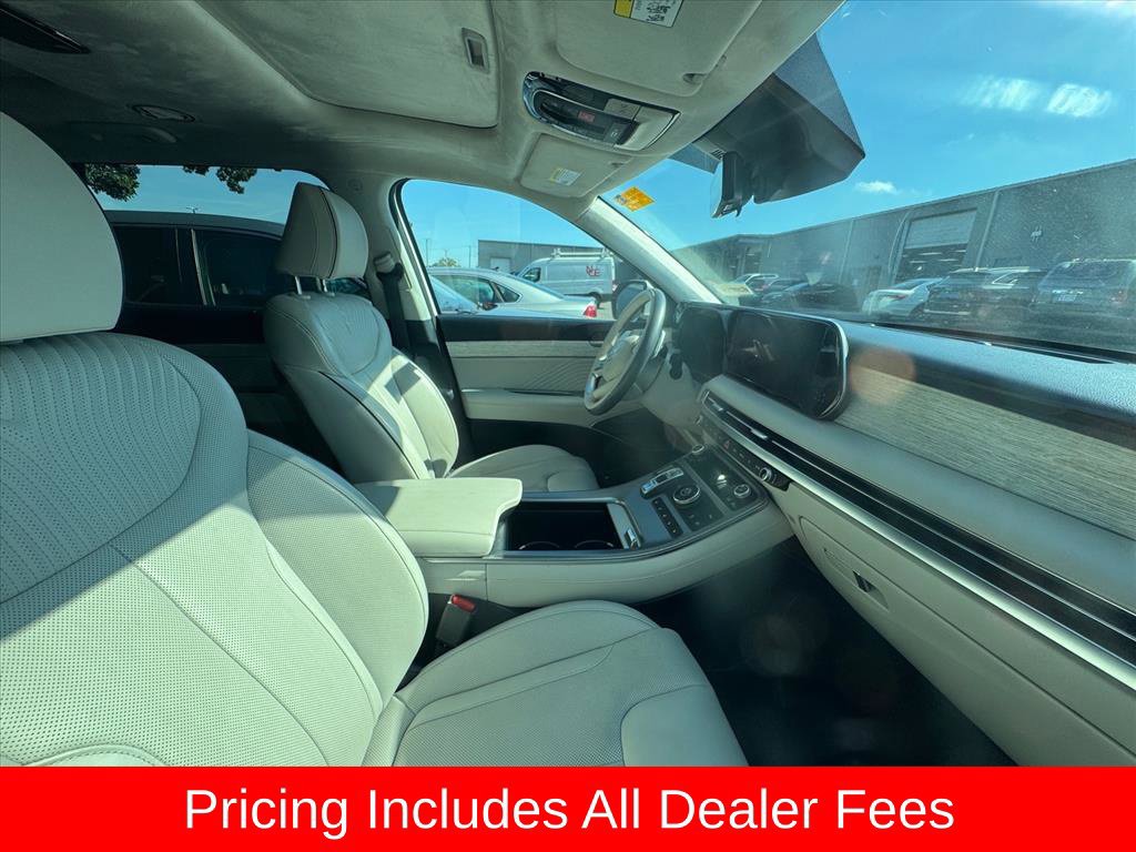 Used 2025 Hyundai Palisade Calligraphy FWD image 2