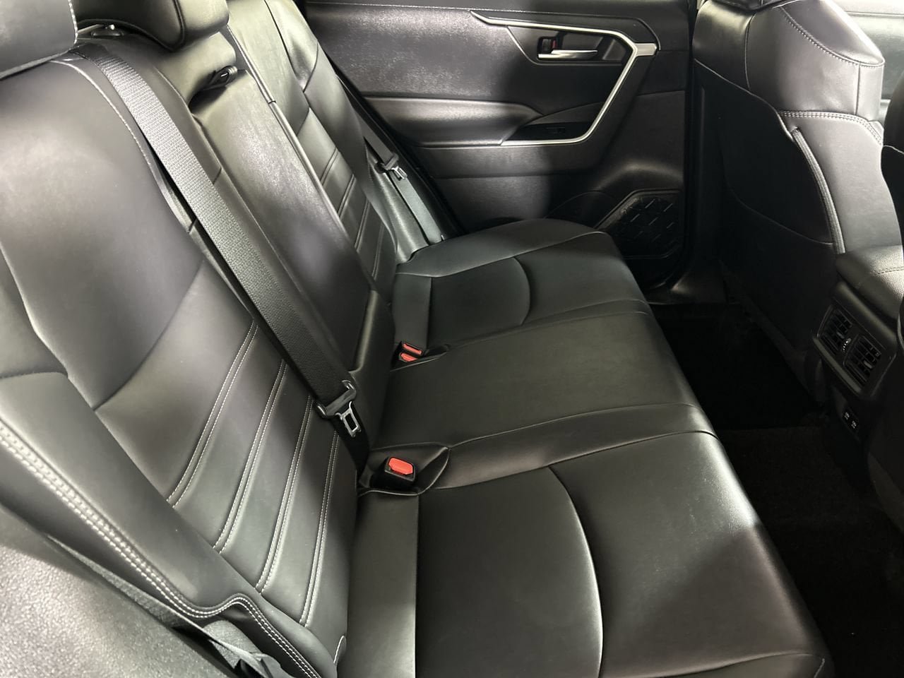 Used 2021 Toyota RAV4 XLE Premium AWD/4WD image 27