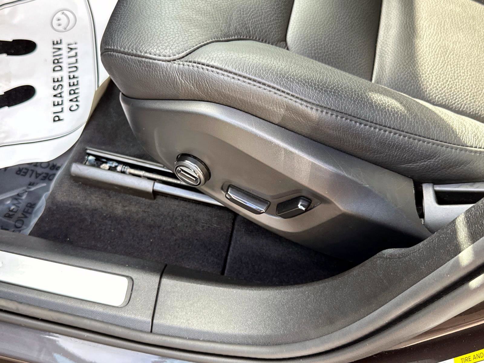 Certified 2025 Volvo XC60 B5 Plus image 19