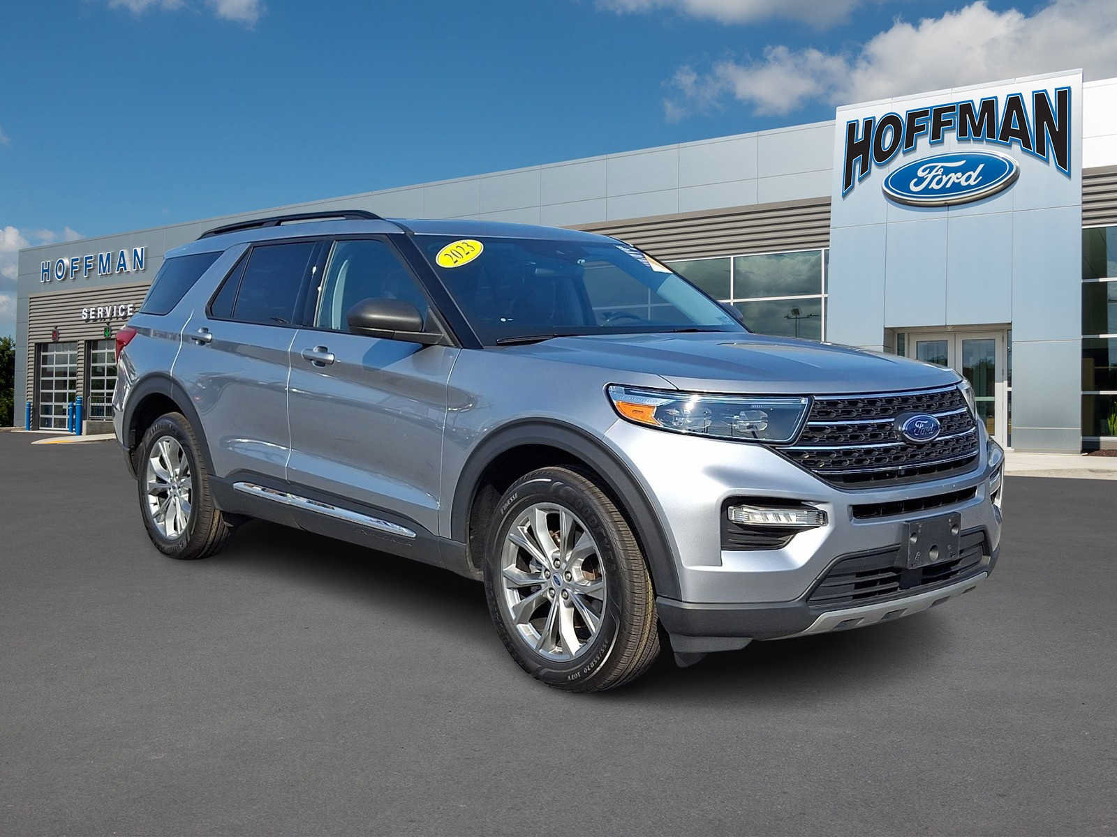 Certified 2023 Ford Explorer XLT w/ Equipment Group 202A AWD/4WD image 1