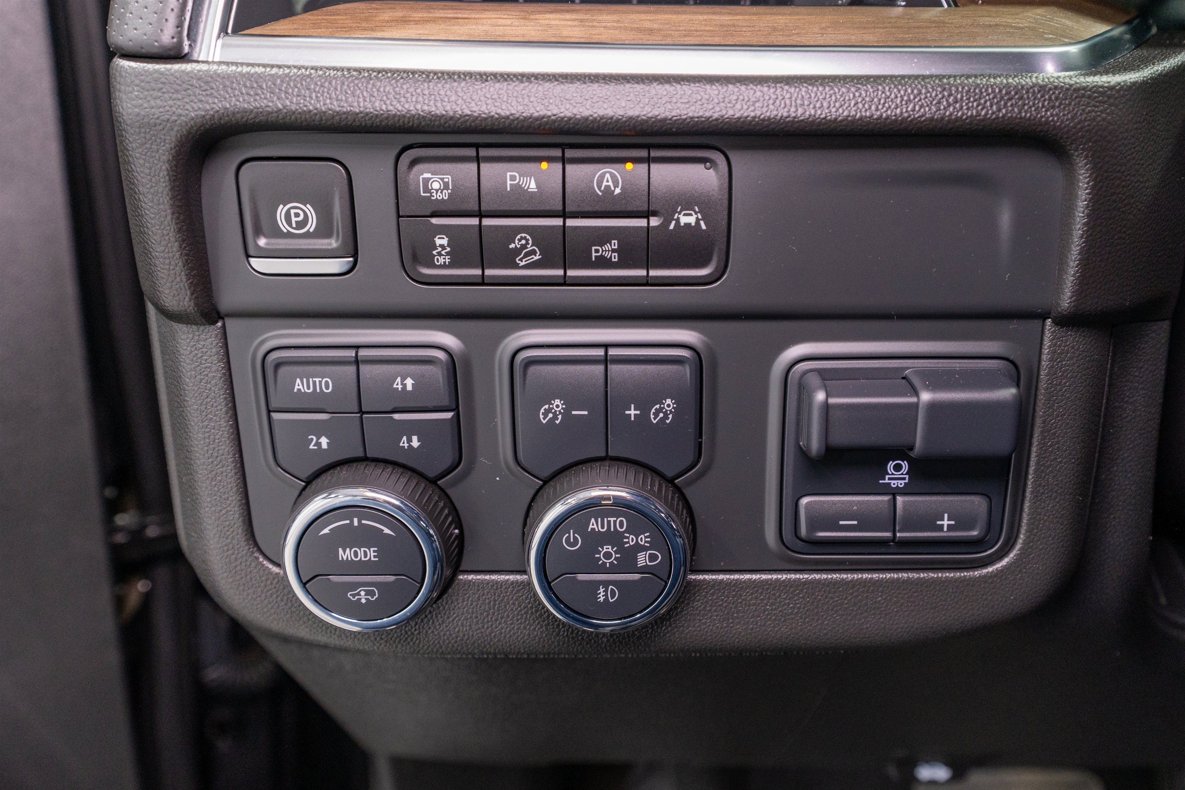 Used 2025 Chevrolet Tahoe High Country AWD/4WD image 33