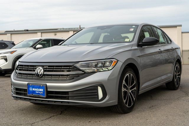 Used 2024 Volkswagen Jetta Sport image 2