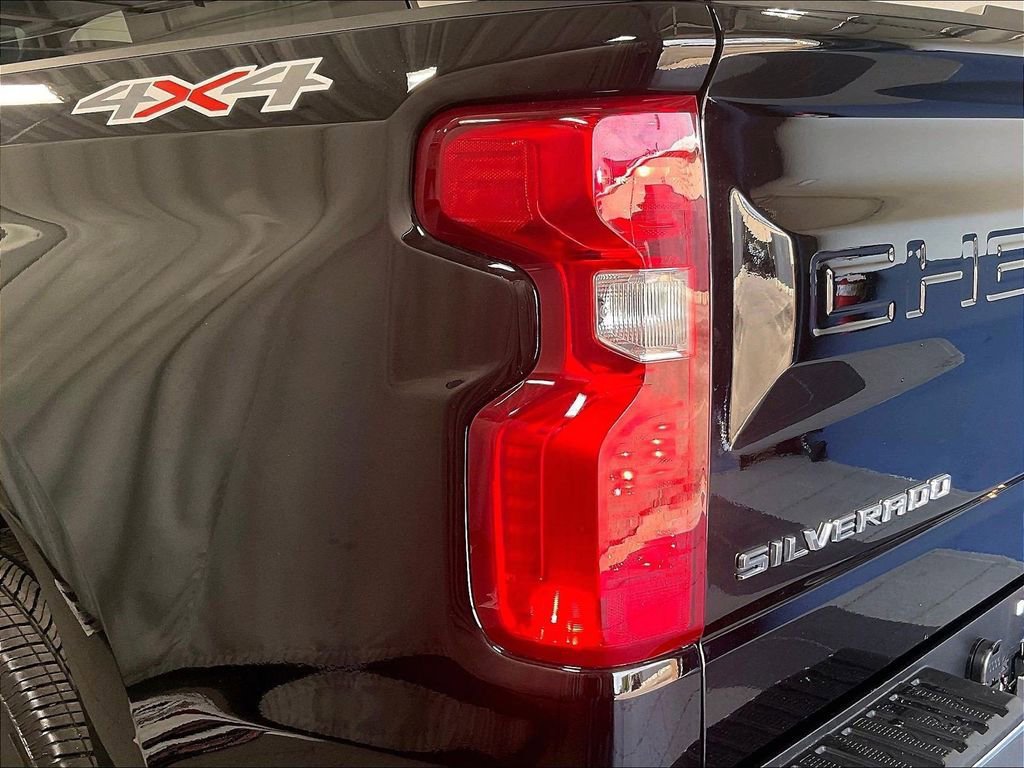 Used 2024 Chevrolet Silverado 1500 LT AWD/4WD image 33