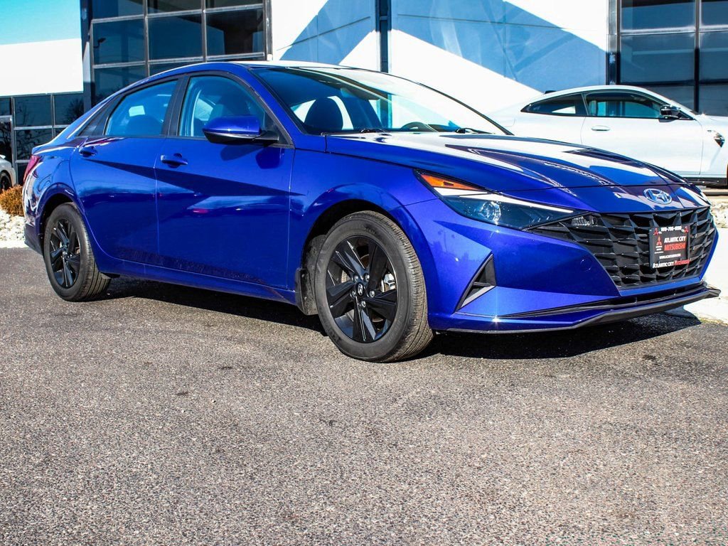 Used 2023 Hyundai Elantra SEL image 3