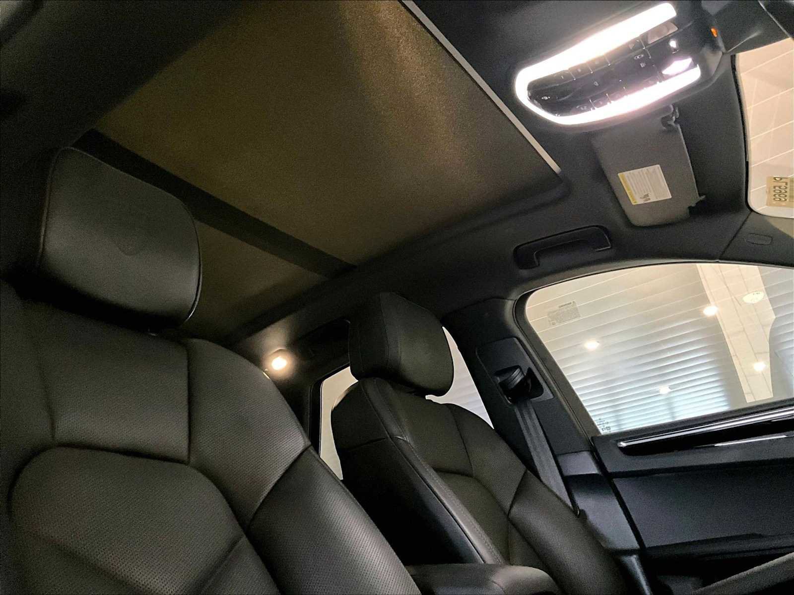 Used 2025 Porsche Macan image 25