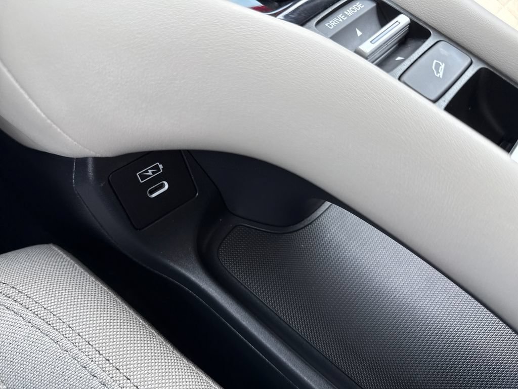 Certified 2025 Honda HR-V LX image 28