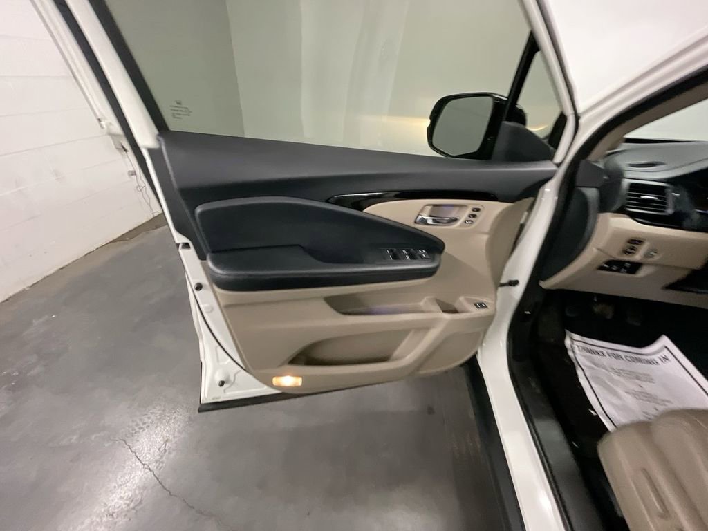 Used 2017 Honda Pilot Touring image 23