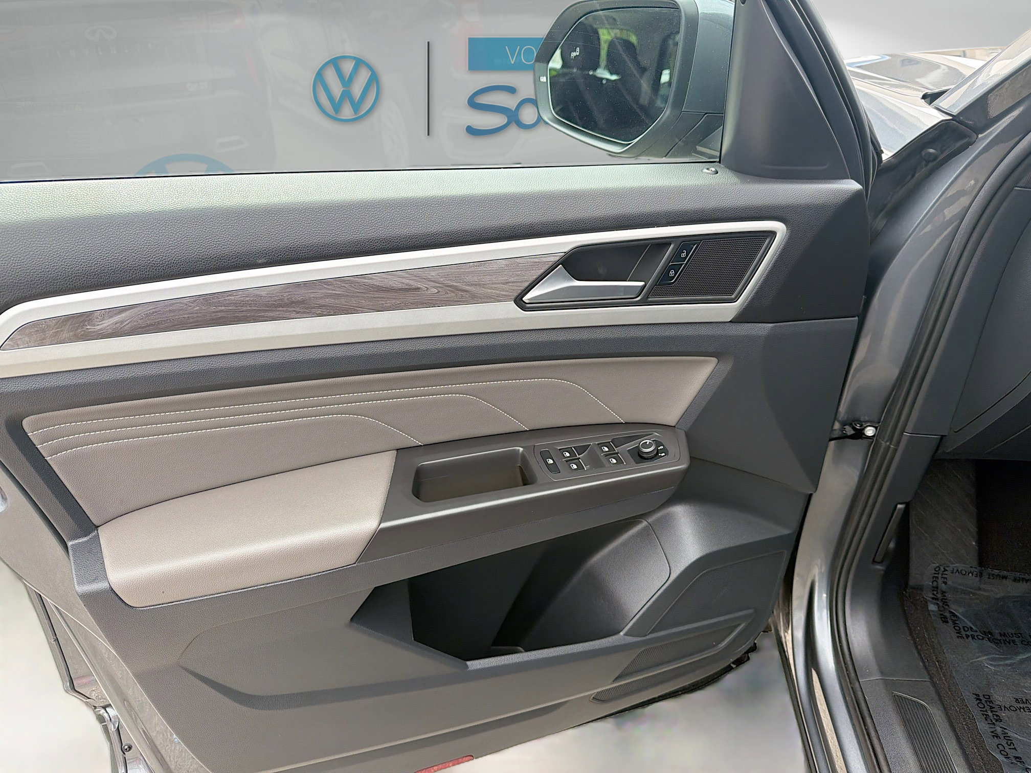 Used 2022 Volkswagen Atlas Cross Sport SE image 16