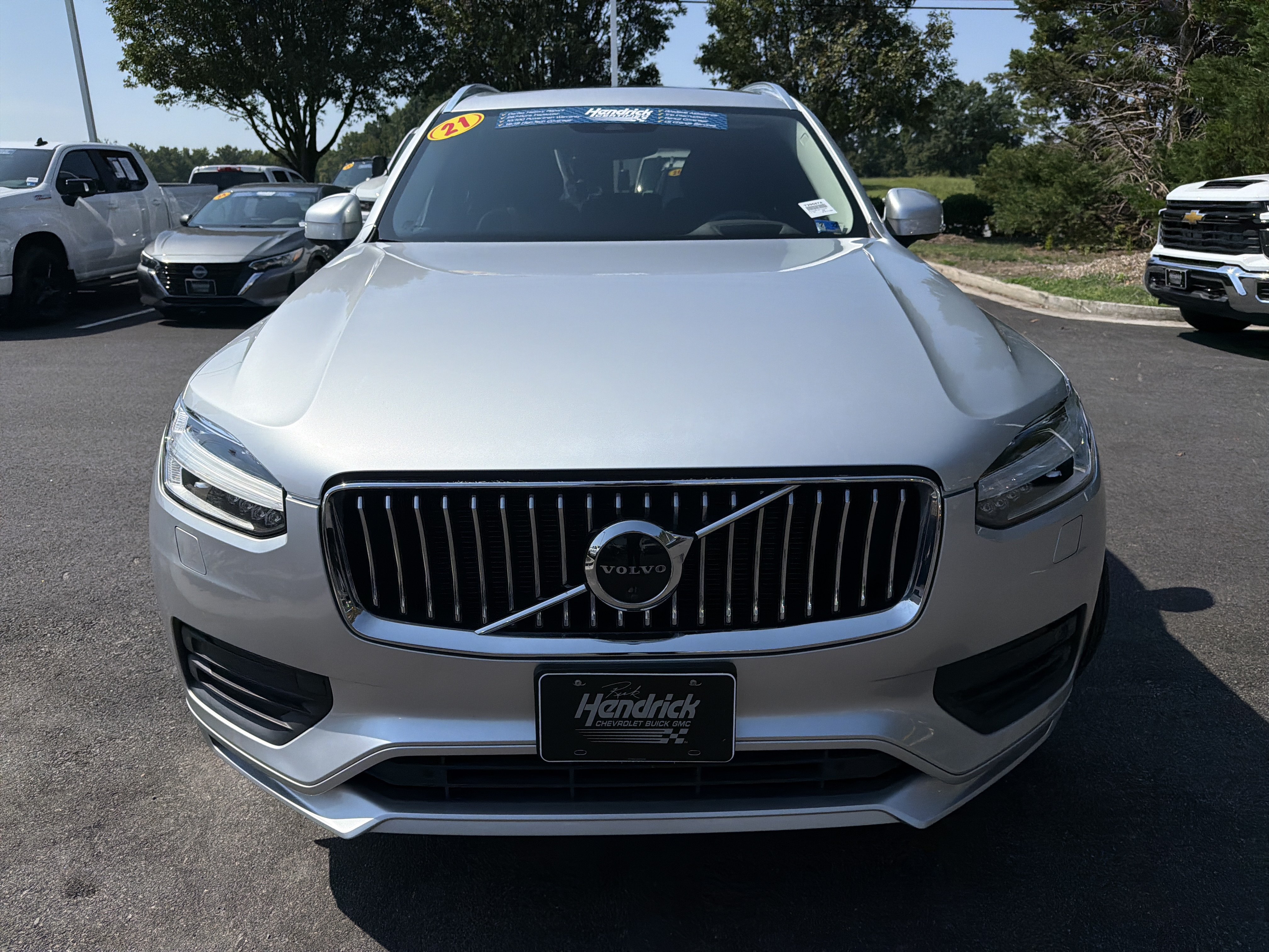 Used 2021 Volvo XC90 T6 Momentum w/ Advanced Package AWD/4WD image 3