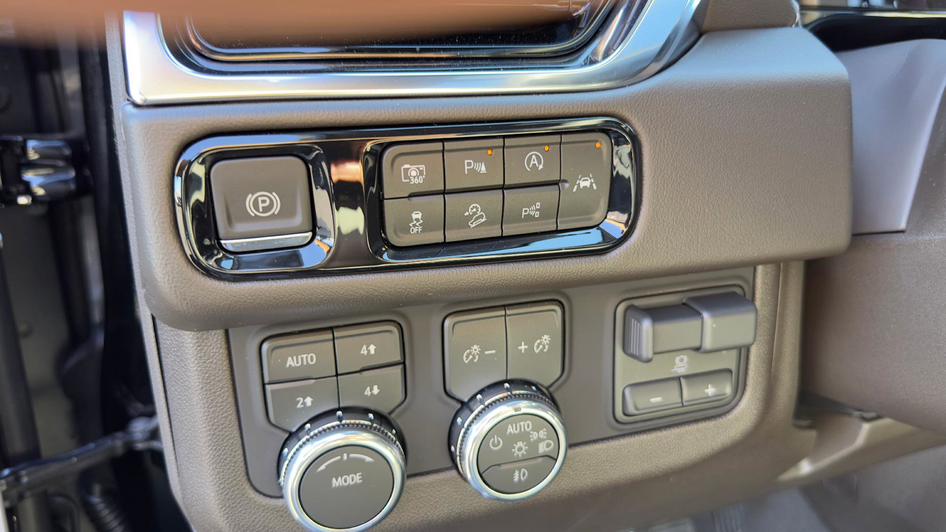 New 2026 GMC Yukon XL Elevation w/ Elevation Premium Package image 16