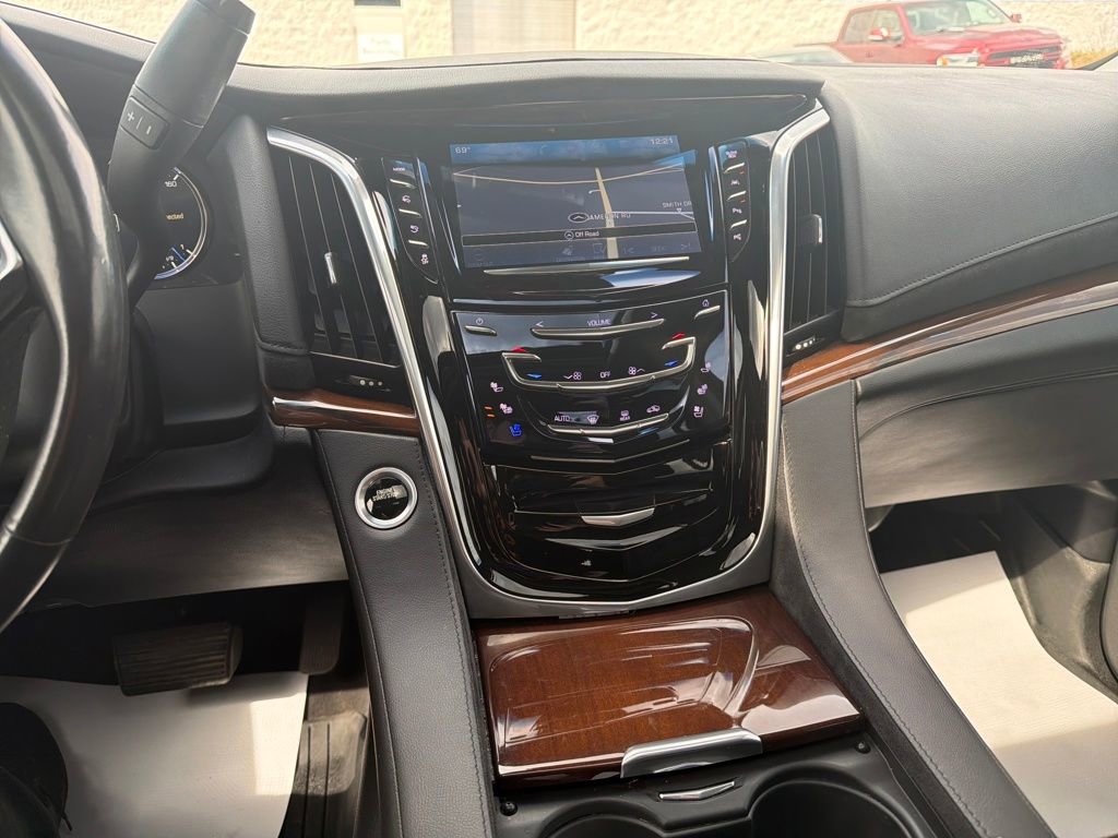 Used 2020 Cadillac Escalade Luxury w/ Escalade Sport Edition image 16