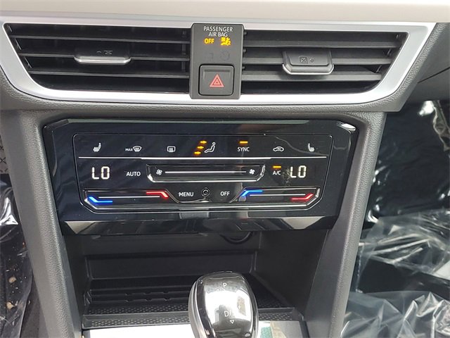 New 2025 Volkswagen Taos SE image 30